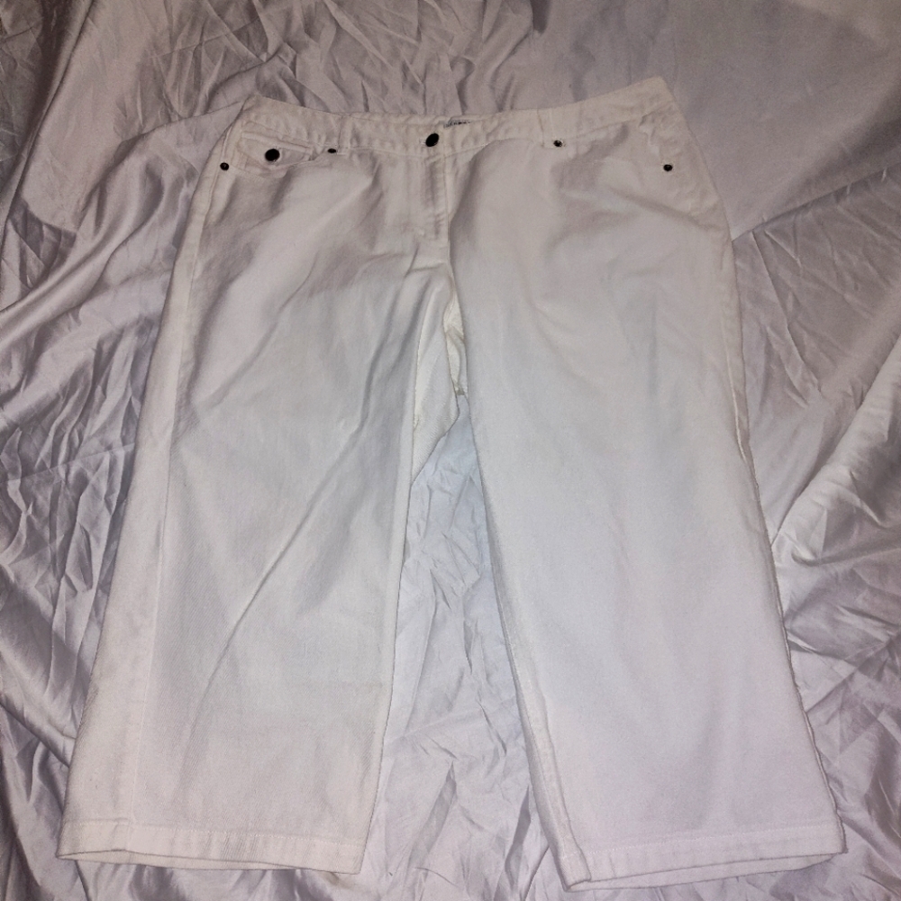White capri 18